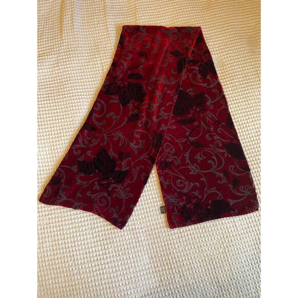 Silk Rayon Blend Deep Red Velvet Leaf Print 90s Renaissance Style Neck Scarf - Picture 4 of 8